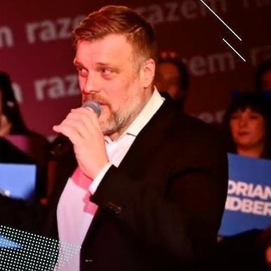 Adrian Zandberg podczas spotkania z mieszkańcami.